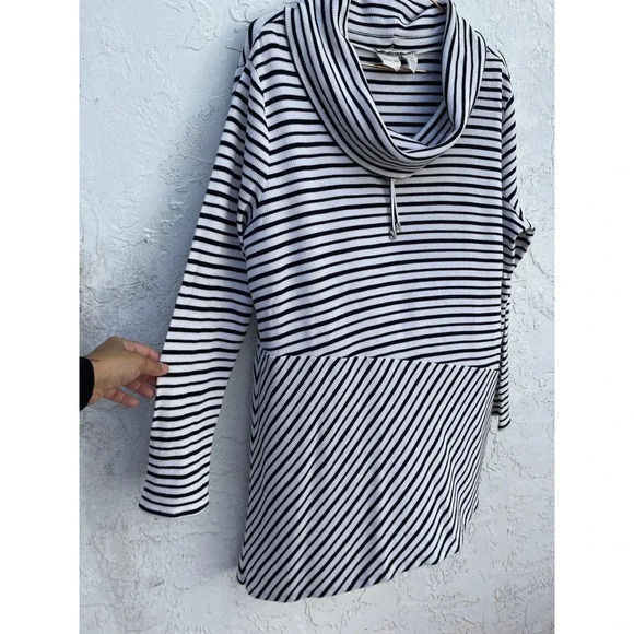 Zenergy by Chico Womens Turtle Neck Long Sweater Black White Stripe Sz 3 - Picture 4 of 8